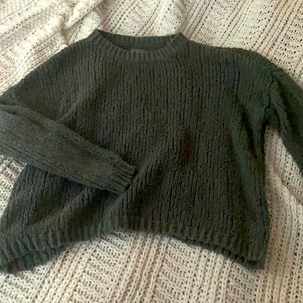 Green crew neck sweater